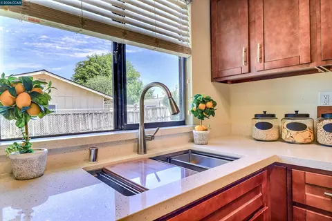 Kitchen - 4323 Arleda Ln, Concord, CA 94521 photo 4 of 6