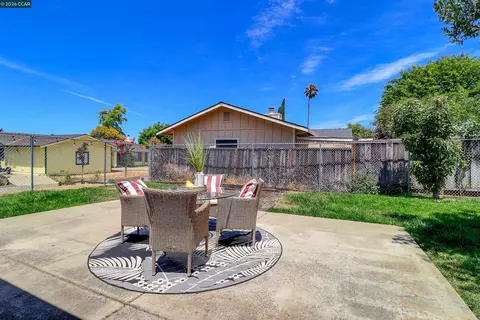 Exterior - 4323 Arleda Ln, Concord, CA 94521 photo 3 of 4