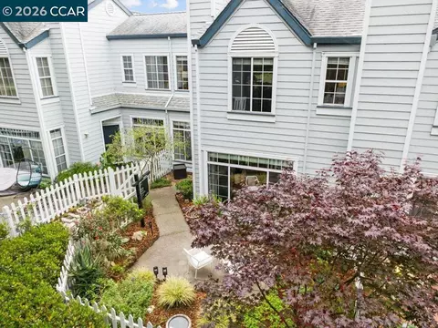 208 Commodore Dr, Richmond, CA 94804