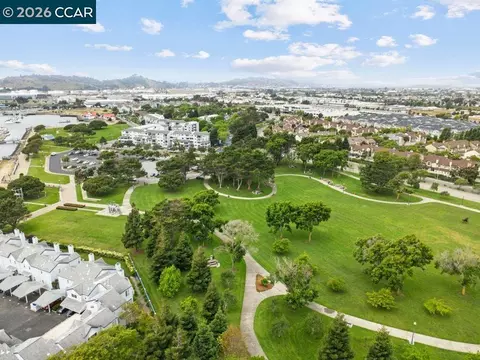 View/Area - 208 Commodore Dr, Richmond, CA 94804 photo 4 of 5
