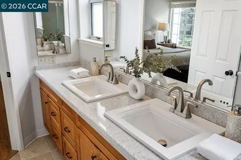 Bath - 208 Commodore Dr, Richmond, CA 94804 photo 4 of 4