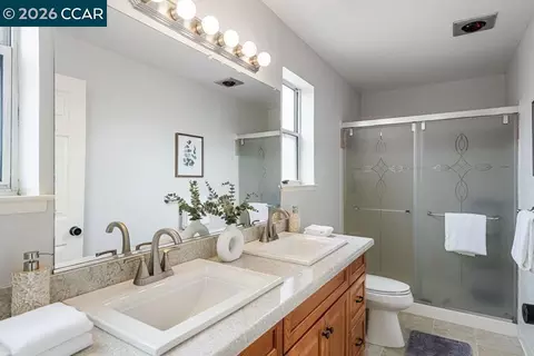 Bath - 208 Commodore Dr, Richmond, CA 94804 photo 3 of 4