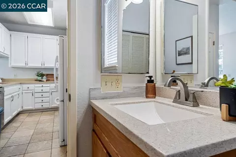 Bath - 208 Commodore Dr, Richmond, CA 94804 photo 1 of 4