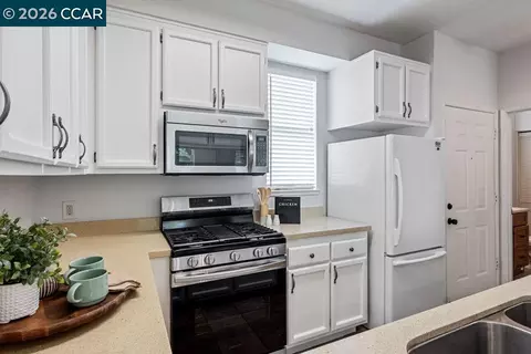 Kitchen - 208 Commodore Dr, Richmond, CA 94804 photo 3 of 5