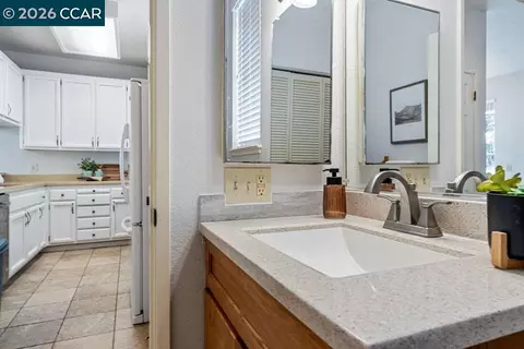Bath - 208 Commodore Dr, Richmond, CA 94804 photo 1 of 4