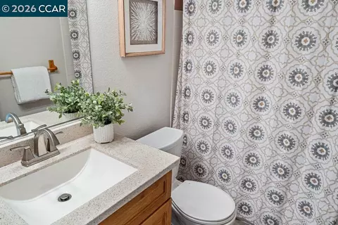 Bath - 208 Commodore Dr, Richmond, CA 94804 photo 2 of 4