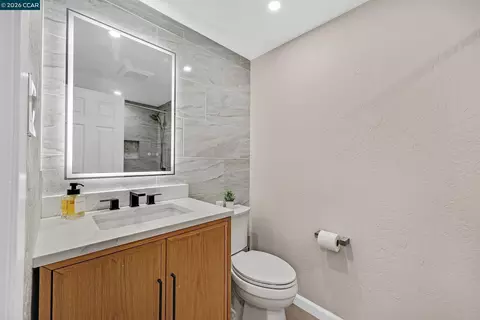 Bath - 11698 Serra Ct, Dublin, CA 94568 photo 4 of 5
