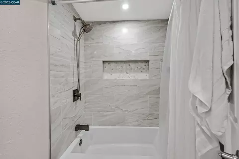 Bath - 11698 Serra Ct, Dublin, CA 94568 photo 5 of 5