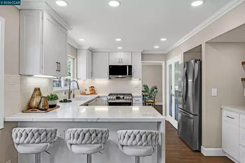 Kitchen - 11698 Serra Ct, Dublin, CA 94568 photo 5 of 7