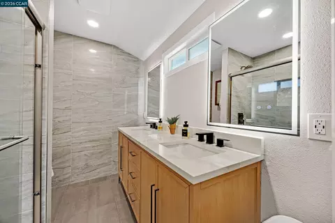 Bath - 11698 Serra Ct, Dublin, CA 94568 photo 2 of 5