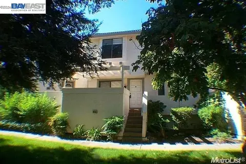 3036 Swallows Nest Dr, Sacramento, CA 95833