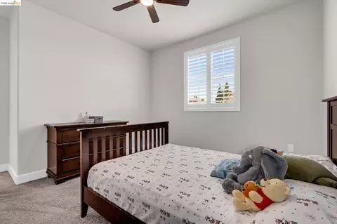 Bedroom - 1553 Base Ct, Dixon, CA 95620 photo 6 of 12