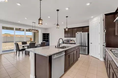 Kitchen - 1553 Base Ct, Dixon, CA 95620 photo 1 of 3