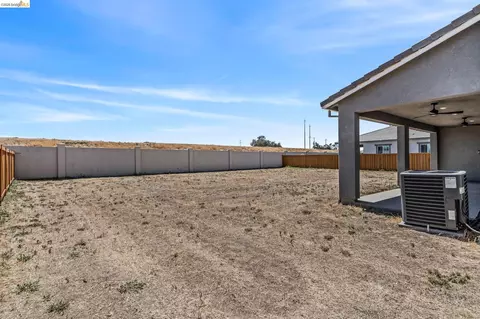 Exterior - 1553 Base Ct, Dixon, CA 95620 photo 8 of 11