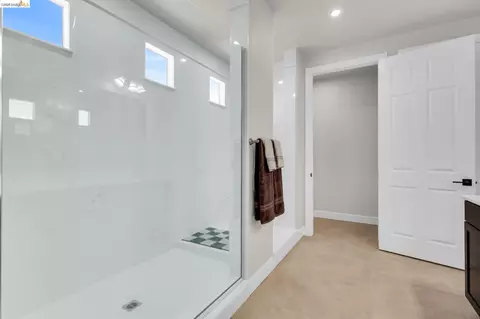 Bath - 1553 Base Ct, Dixon, CA 95620 photo 4 of 5