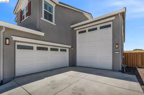 Exterior - 1553 Base Ct, Dixon, CA 95620 photo 4 of 11