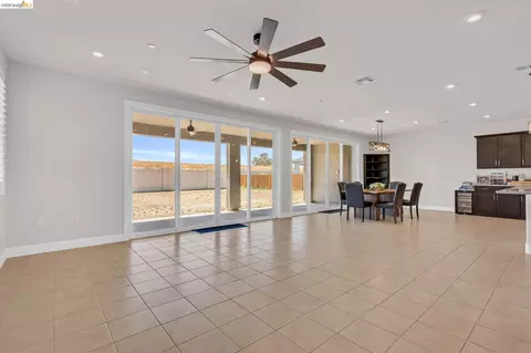 Living - 1553 Base Ct, Dixon, CA 95620 photo 2 of 3