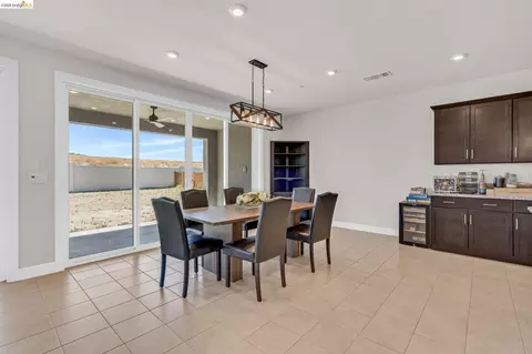 Dining - 1553 Base Ct, Dixon, CA 95620 photo 2 of 3
