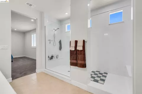 Bath - 1553 Base Ct, Dixon, CA 95620 photo 5 of 5