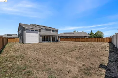 Exterior - 1553 Base Ct, Dixon, CA 95620 photo 9 of 11