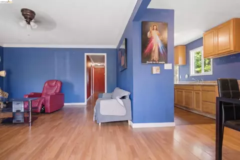 Entry Way - 145 Rounds St, Vallejo, CA 94589 photo 1 of 1