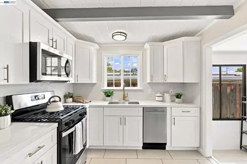 Kitchen - 115 S Gadsden Dr, Milpitas, CA 95035 photo 2 of 4