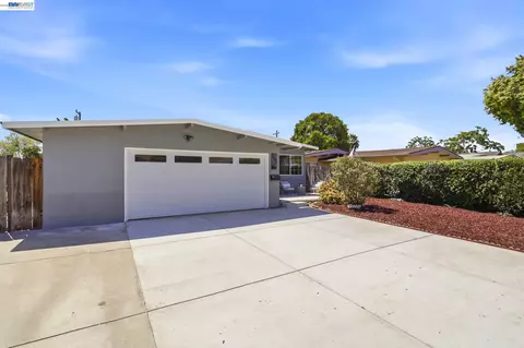 Exterior - 115 S Gadsden Dr, Milpitas, CA 95035 photo 2 of 9