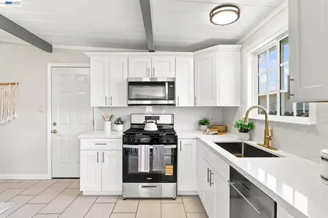 Kitchen - 115 S Gadsden Dr, Milpitas, CA 95035 photo 4 of 4