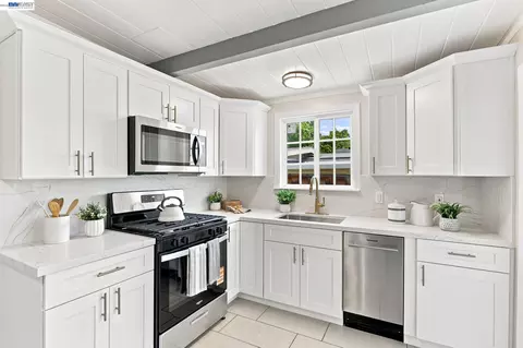 Kitchen - 115 S Gadsden Dr, Milpitas, CA 95035 photo 3 of 4