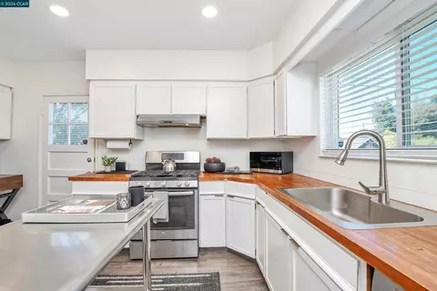 Kitchen - 2160 Walnut St, Martinez, CA 94553 photo 4 of 4