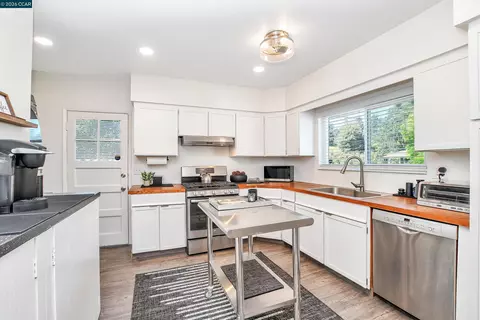 Kitchen - 2160 Walnut St, Martinez, CA 94553 photo 3 of 4