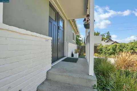 Exterior - 2160 Walnut St, Martinez, CA 94553 photo 2 of 8