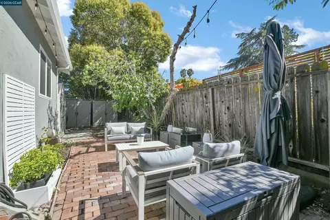 Exterior - 2160 Walnut St, Martinez, CA 94553 photo 3 of 8