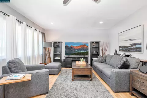 Living - 2160 Walnut St, Martinez, CA 94553 photo 2 of 3