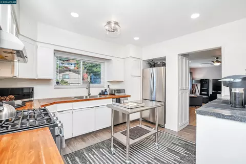 Kitchen - 2160 Walnut St, Martinez, CA 94553 photo 2 of 4