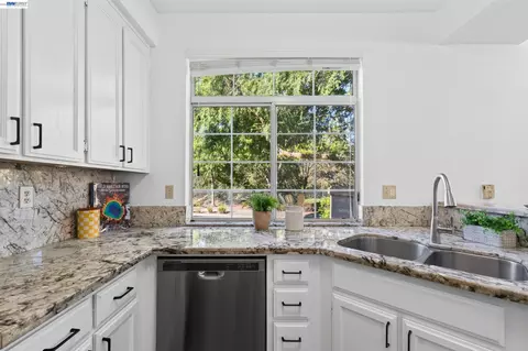 Kitchen - 7672 Tuscany Dr, Dublin, CA 94568 photo 3 of 4