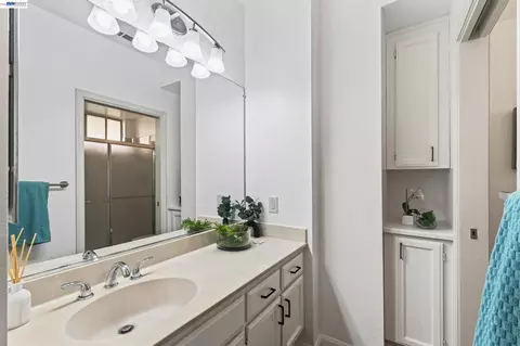 Bath - 7672 Tuscany Dr, Dublin, CA 94568 photo 1 of 7