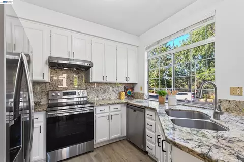 Kitchen - 7672 Tuscany Dr, Dublin, CA 94568 photo 2 of 4