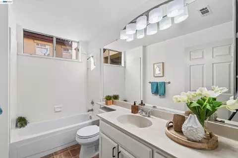 Bath - 7672 Tuscany Dr, Dublin, CA 94568 photo 5 of 7