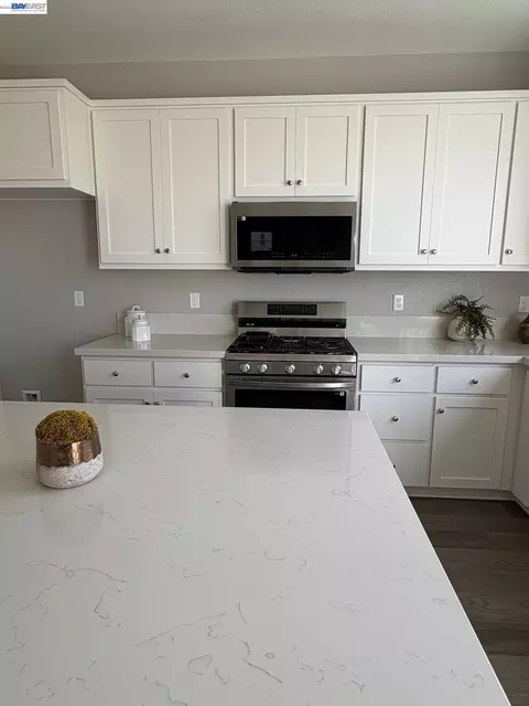 Kitchen - 254 Mindy Way, Pittsburg, CA 94565 photo 5 of 7