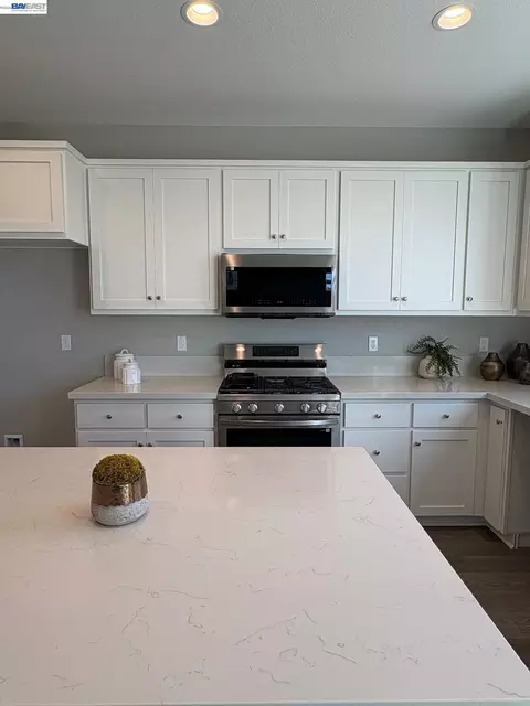 Kitchen - 254 Mindy Way, Pittsburg, CA 94565 photo 6 of 7