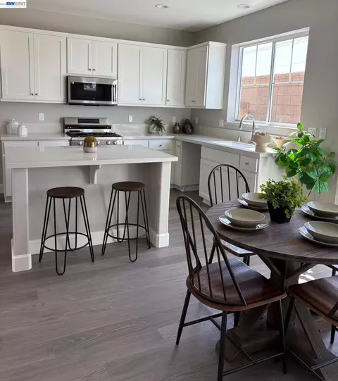 Kitchen - 254 Mindy Way, Pittsburg, CA 94565 photo 4 of 7