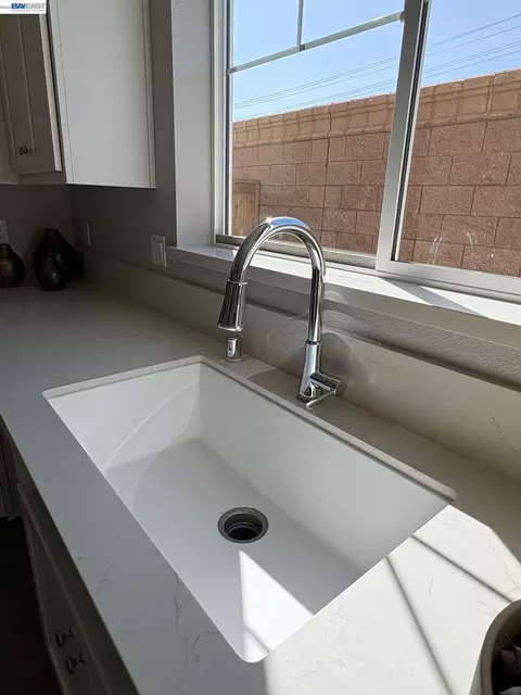Kitchen - 254 Mindy Way, Pittsburg, CA 94565 photo 7 of 7