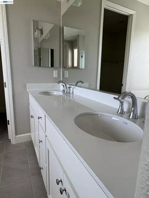 Bath - 254 Mindy Way, Pittsburg, CA 94565 photo 2 of 4