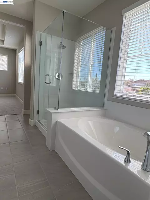 Bath - 254 Mindy Way, Pittsburg, CA 94565 photo 3 of 4