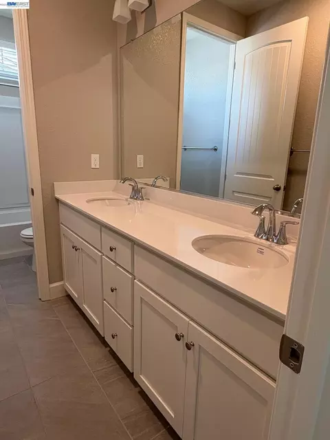 Bath - 254 Mindy Way, Pittsburg, CA 94565 photo 1 of 4