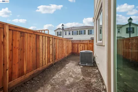 Exterior - 254 Mindy Way, Pittsburg, CA 94565 photo 5 of 5