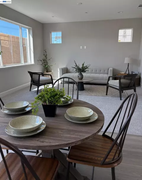Dining - 254 Mindy Way, Pittsburg, CA 94565 photo 1 of 1