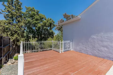 Exterior - 1910 Encima Dr, Concord, CA 94519 photo 17 of 19