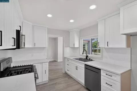 Kitchen - 1910 Encima Dr, Concord, CA 94519 photo 2 of 5